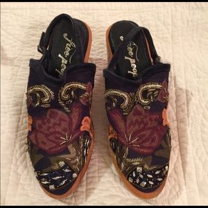 Free people clogs
